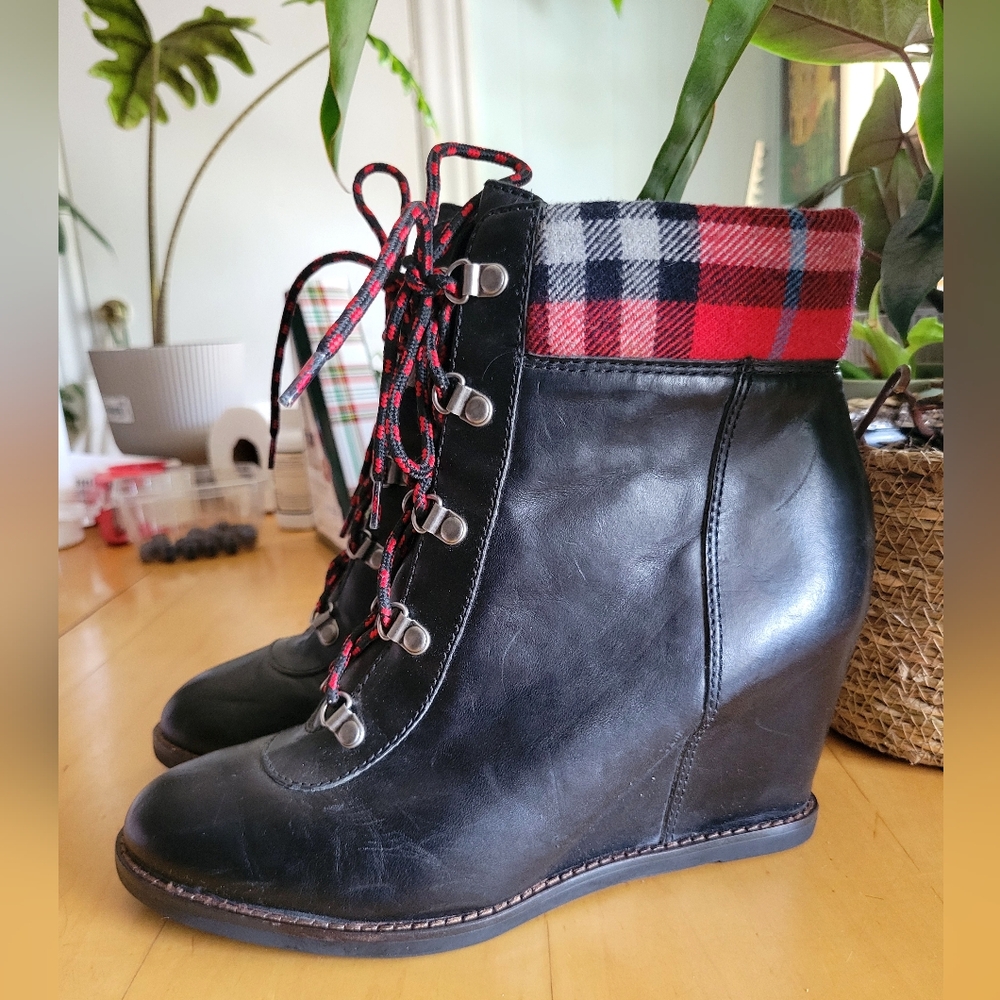 JOHNSTON MURPHY WEDGE BOOT FLANNEL Lace-Up Black Ankle Booties hidden wedge 9.5